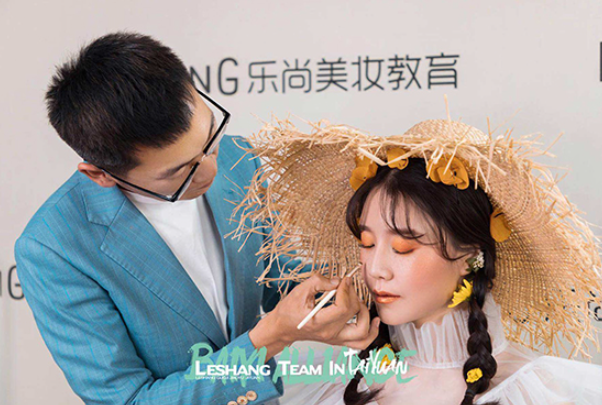 学习化妆一定要小心这三大化妆误区